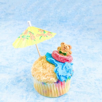 Beach Bear Cupcake