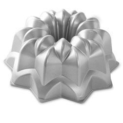 Nordic Ware Vintage Star Bundt Cake Pan