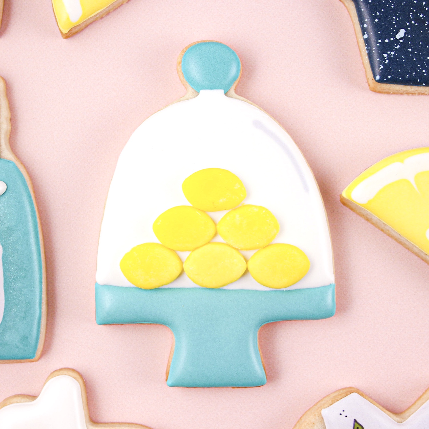 covered cake pedestal cookie with a pyramid of lemons all piped in royal icing.