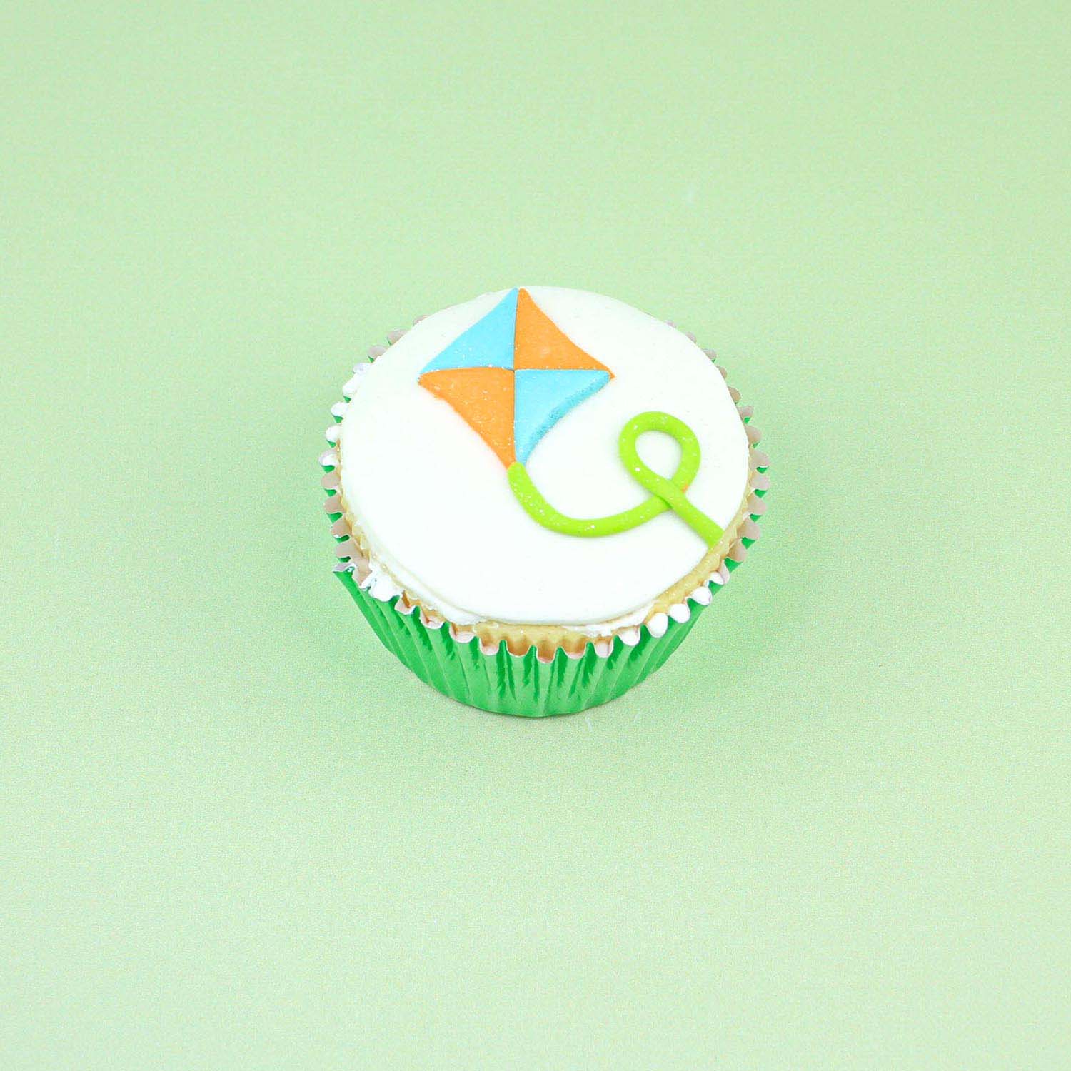 kite fondant decorated cupcake