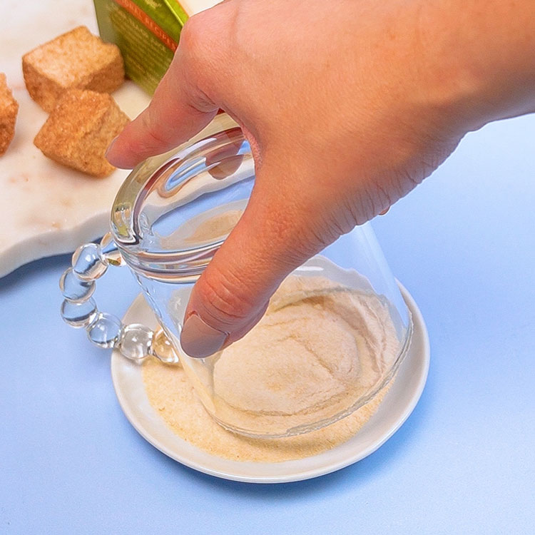 dipping glass into sweet caramel seasoning