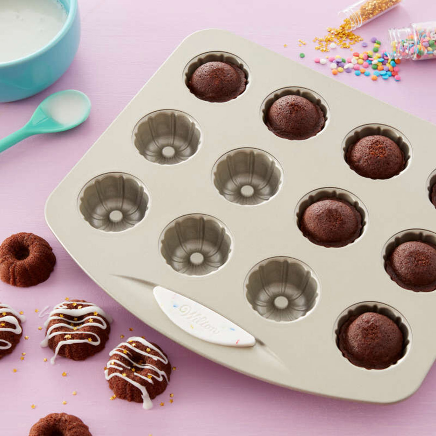 Wilton Daily Delights Non-Stick Mini Round Pan, 12 Cavities Muffin